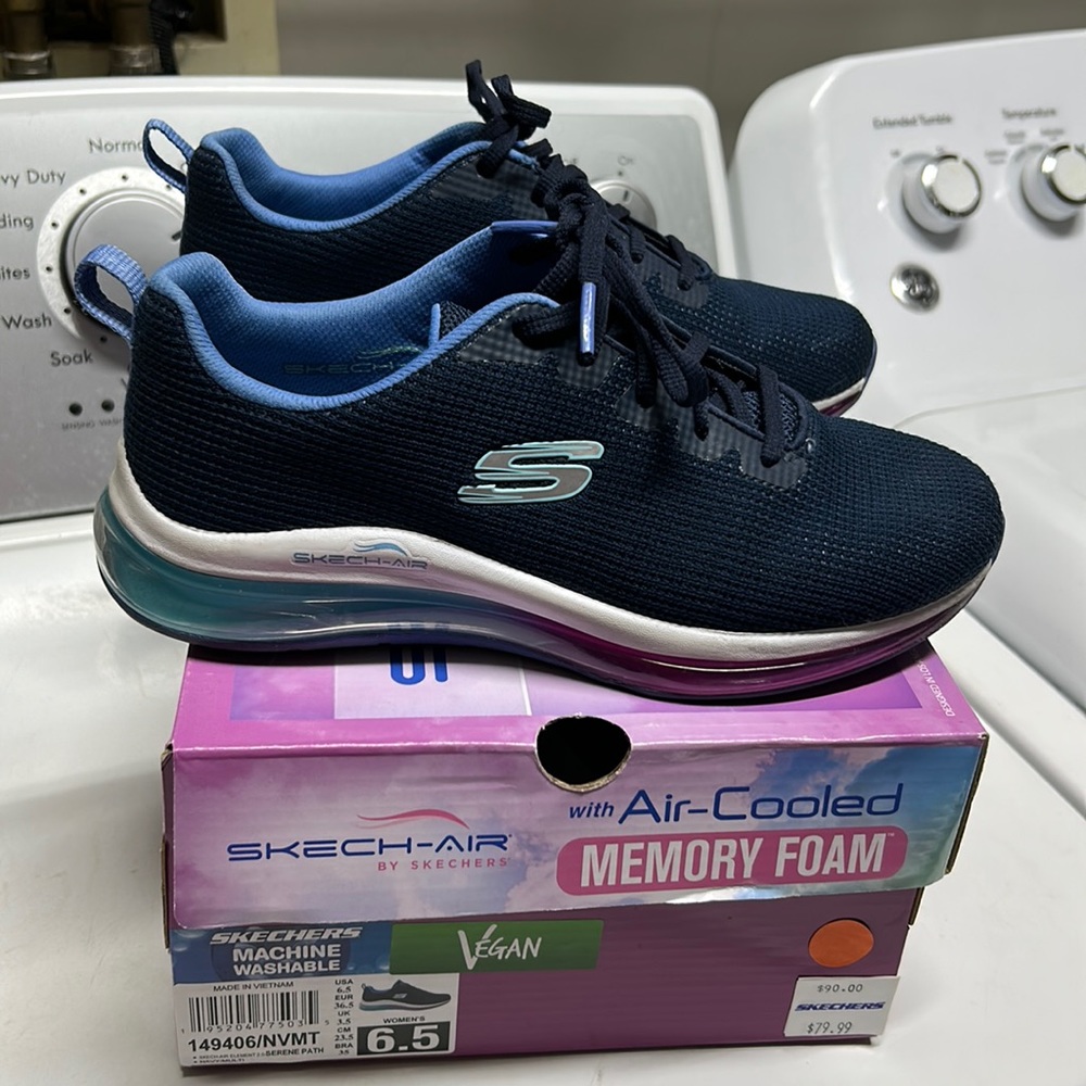 Skechers memory foam training tie size 6.5.